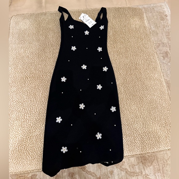 Zara Black Midi Dress with White Floral Details. Floral stretch midi. Nwt - Picture 5 of 7